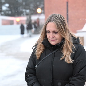 Regina Řandová neskrývala smutek.