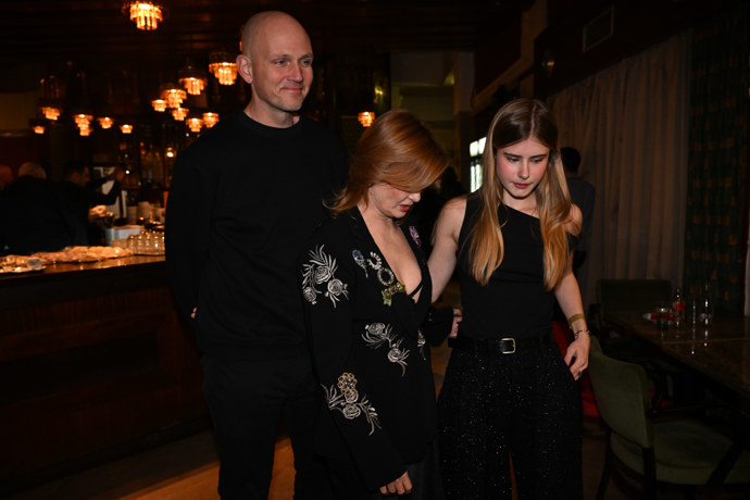 FOTO: Herečka Jitka Schneiderová dorazila po boku svého partnera Lukáše Pittera a své dcery Sofie Anny Švehlíkové. – stránka 7