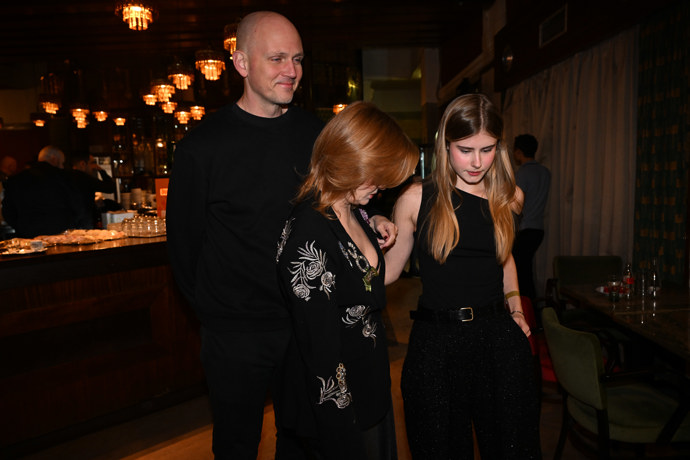 FOTO: Herečka Jitka Schneiderová dorazila po boku svého partnera Lukáše Pittera a své dcery Sofie Anny Švehlíkové. – stránka 6