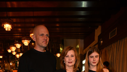 FOTO: Herečka Jitka Schneiderová dorazila po boku svého partnera Lukáše Pittera a své dcery Sofie Anny Švehlíkové.