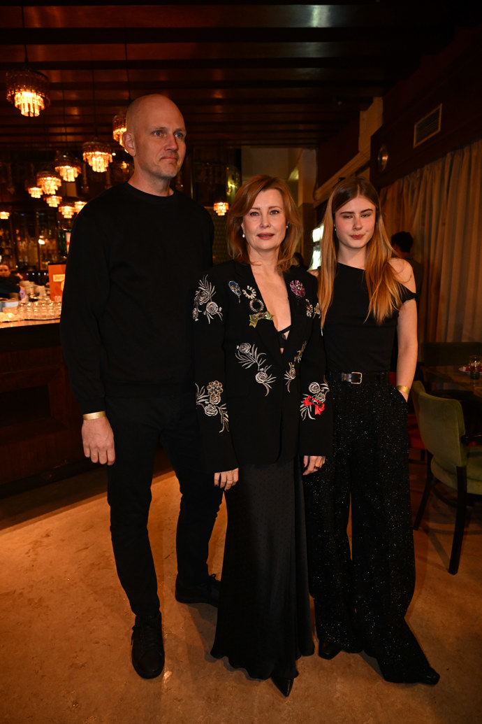 FOTO: Herečka Jitka Schneiderová dorazila po boku svého partnera Lukáše Pittera a své dcery Sofie Anny Švehlíkové. – stránka 5