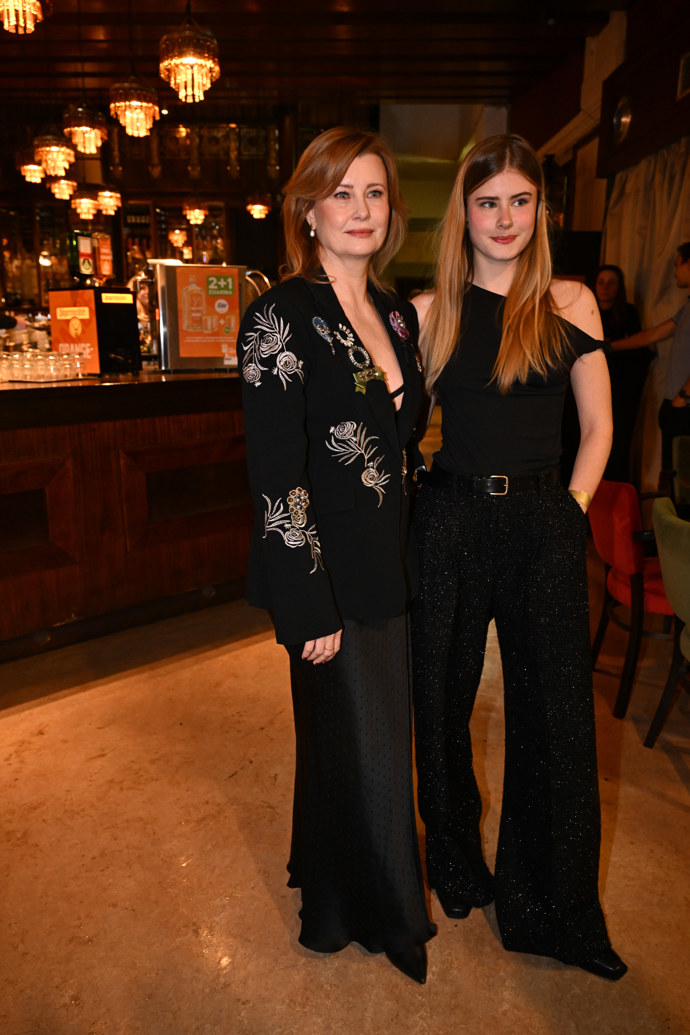 FOTO: Herečka Jitka Schneiderová po boku své dcery Sofie Anny Švehlíkové. – stránka 2