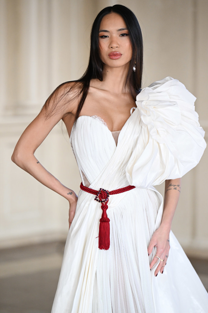 FOTO: Modelka Sarah Vu. – stránka 54