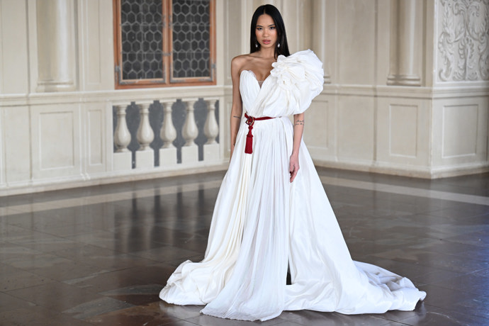 FOTO: Modelka Sarah Vu. – stránka 50