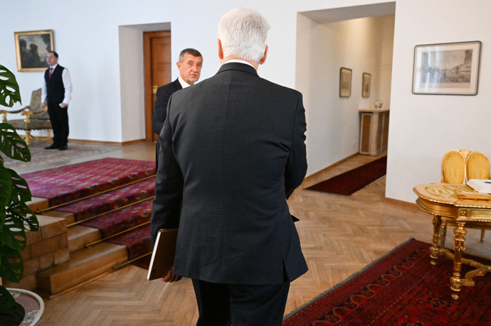 FOTO: Petr Pavel s Andrejem Babišem. – stránka 20