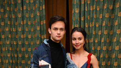 FOTO: Maxmilián Kocek nemohl na premiéře série Metoda Markovič: Straka chybět.