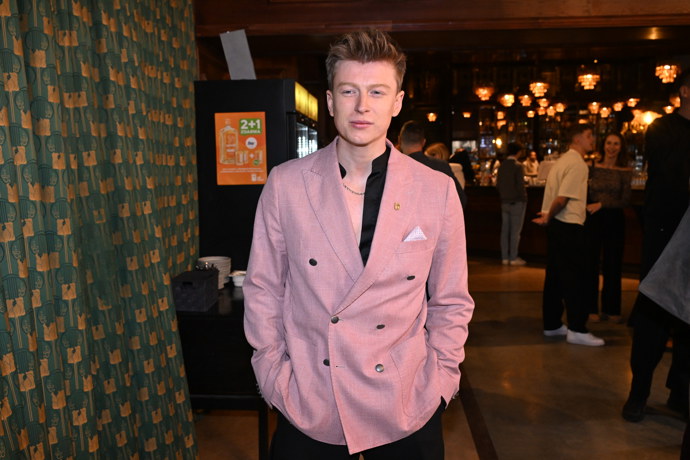 FOTO: Adam Mišík na premiéře série Metoda Markovič: Straka. – stránka 144