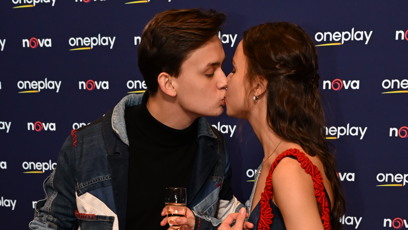 FOTO: Maxmilián Kocek dorazil s půvabnou přítelkyní.