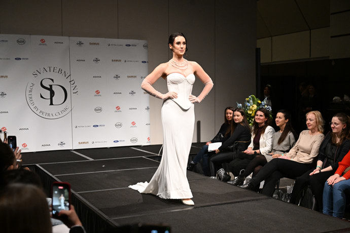 FOTO: Besky na přehlídkovém mole. – stránka 14