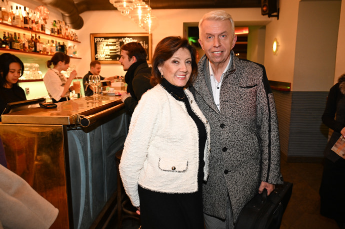 FOTO: Česká zpěvačka Marie Rottrová po boku houslisty Jaroslava Svěceného. – stránka 2