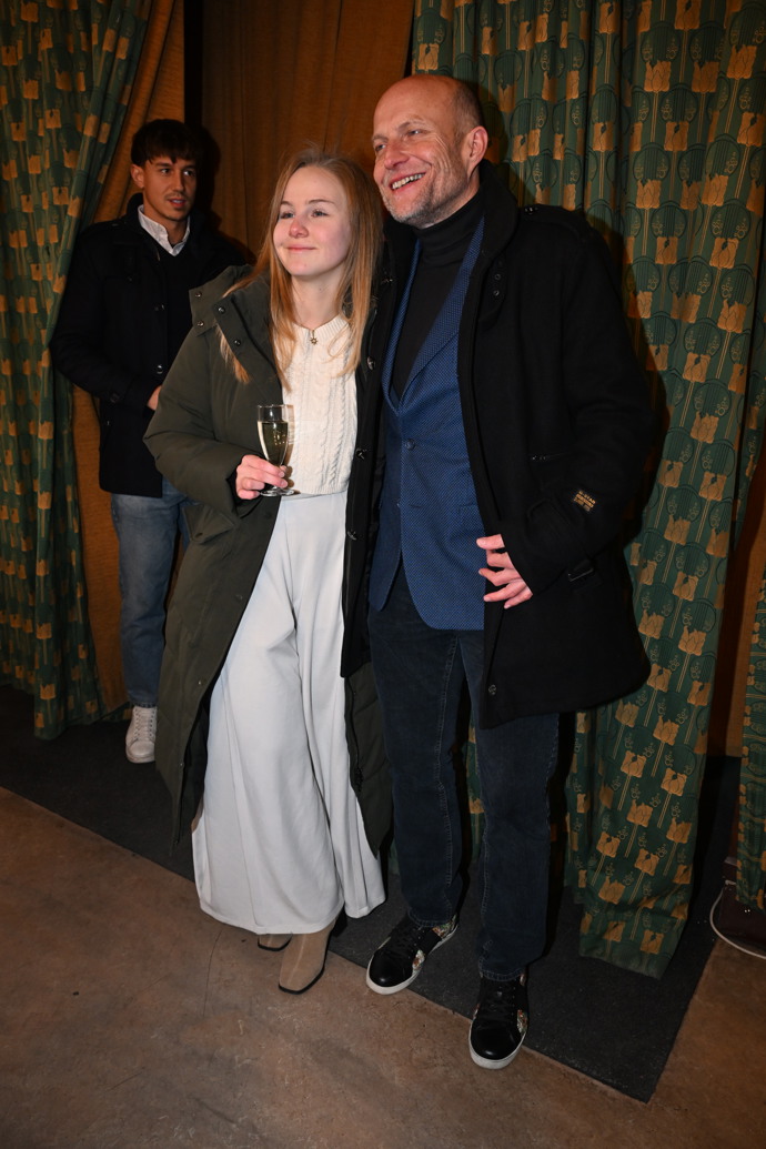 FOTO: Jiří Ployhar s přítelkyní dorazili na premiéru série Metoda Markovič: Straka. – stránka 2