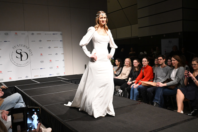 FOTO: Soňa Porupková vynesla zajímavý model. – stránka 12