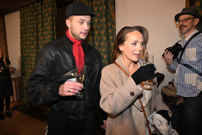 FOTO: Lucie Vondráčková na premiéře. – stránka 15