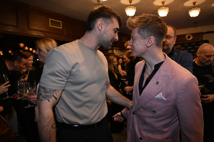 FOTO: Adam Vacula se dal do řeči s Adamem Mišíkem. – stránka 11