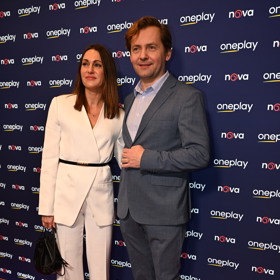 Petr Lněnička dorazil s přítelkyní.