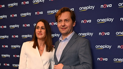 FOTO: Petr Lněnička dorazil s přítelkyní.