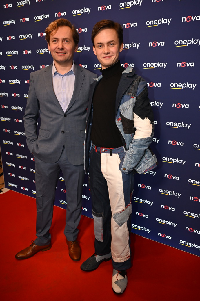 FOTO: Maxmilián Kocek a Petr Lněnička na premiéře k nové Metodě Markovič. – stránka 30