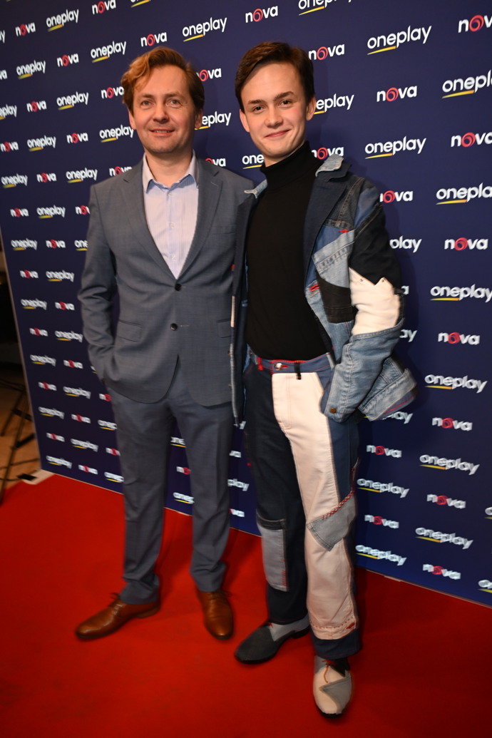 FOTO: Petr Lněnička a Maxmilián Kocek na slavnostním promítání série Metoda Markovič: Straka. – stránka 16