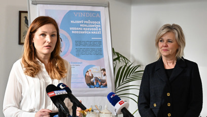 FOTO: Eva Pavlová a Petra Květová Pšeničná ze spolku Fandi mámám.