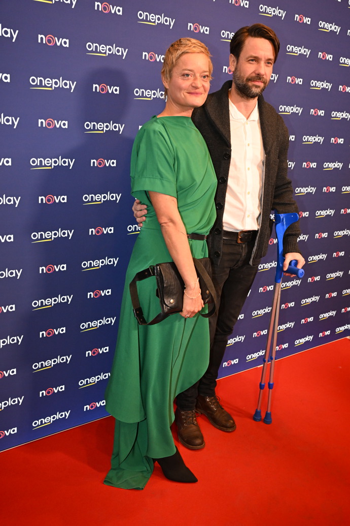 FOTO: Václav Neužil přišel na premiéru o berlích. – stránka 2