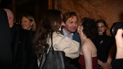 FOTO: Petr Lněnička v obležení žen.