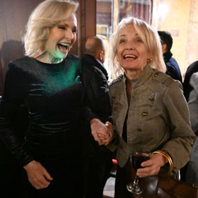 Helena Vondráčková a Veronika Žilková s úsměvy od ucha k uchu.