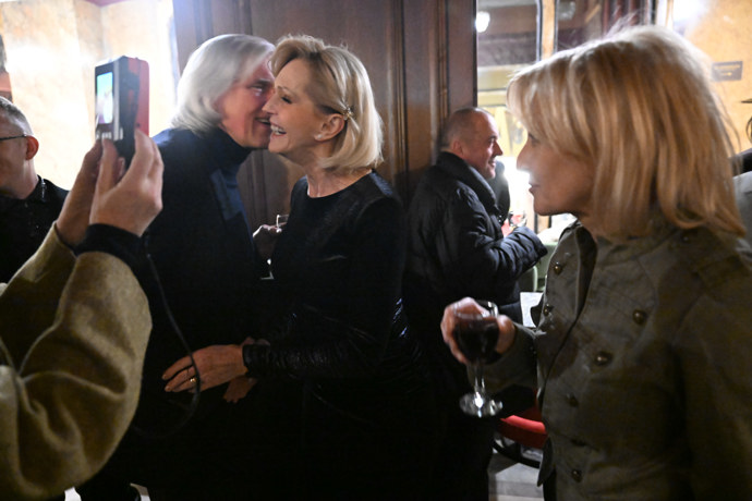 FOTO: Helena Vondráčková se přivítala také s Ivanem Hubáčem. – stránka 6