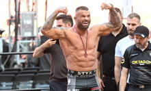 Karlos Vémola si naposledy v kleci podá Attilu Végha.