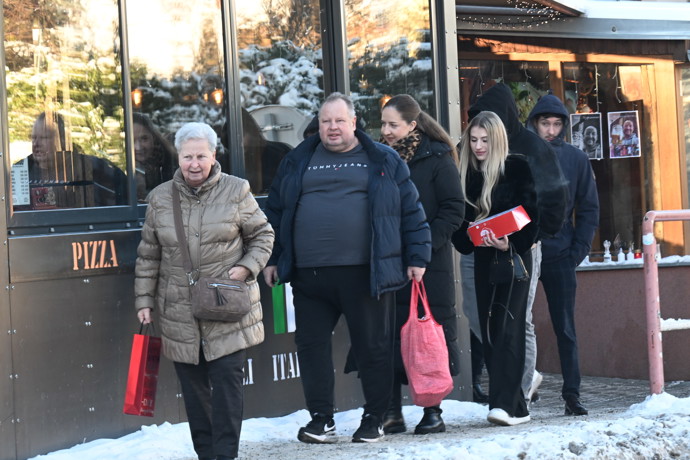 FOTO: Hosté, co přišli na smuteční kar. – stránka 21