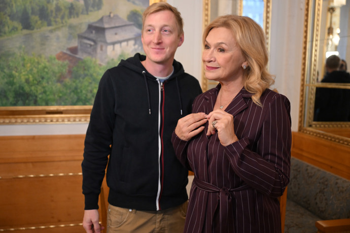 FOTO: Jana Paulová a zlatník Michal Kadaník. – stránka 1