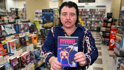 FOTO: Samir Hauser se svojí novou knihou.