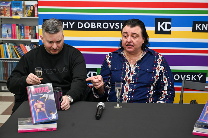 FOTO: Samir Hauser s rapperem Řezníkem. – stránka 5