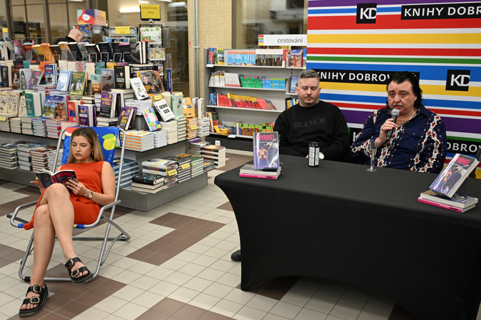 FOTO: Samir Hauser pokřtil svou novou knihu. – stránka 3