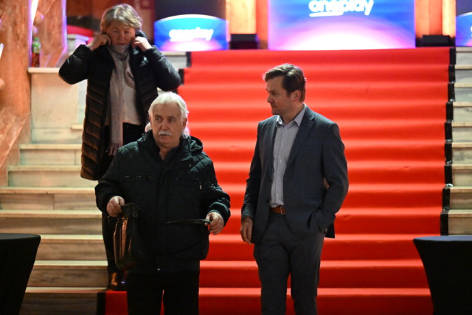 FOTO: Petr Lněnička s maminkou a tatínkem. – stránka 11