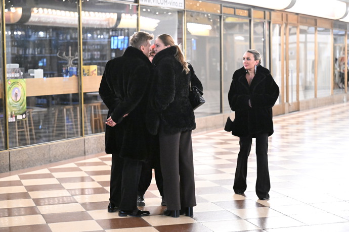 FOTO: Mišík se na odchodu bavil s Kadeřávkovou. – stránka 2