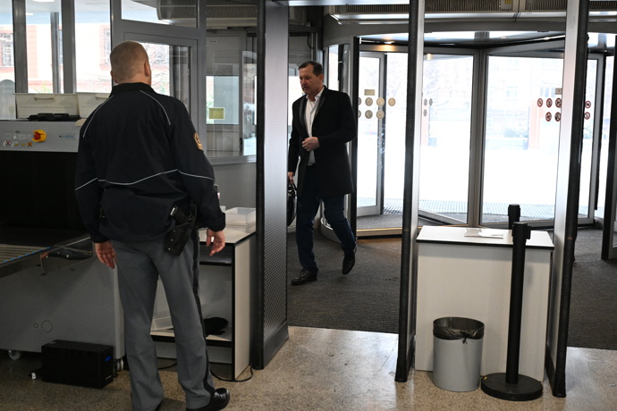 FOTO: Jaromír Soukup přišel k soudu. – stránka 48