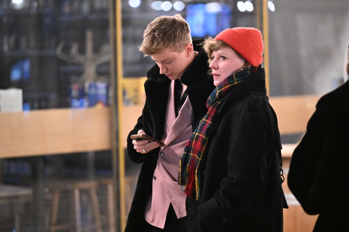 FOTO: Mišík na telefonu. – stránka 9