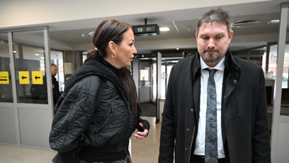 FOTO: Agáta Hanychová se svým advokátem.