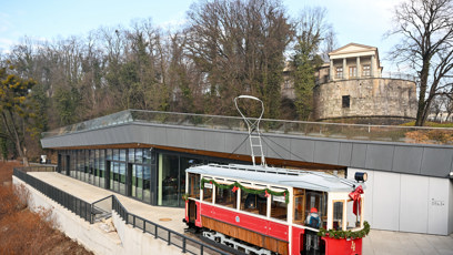 FOTO: Tramvaj už leží na polské straně.