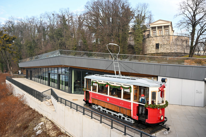 FOTO: Tramvaj už leží na polské straně. – stránka 1