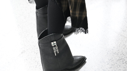 FOTO: Agáta Hanychová přišla ve stylových botách.