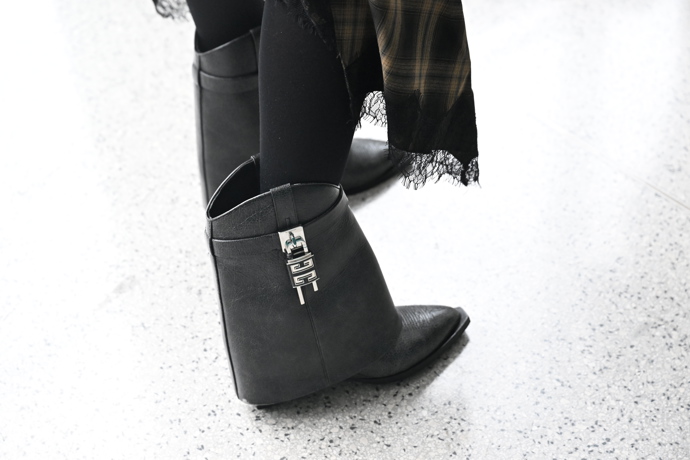 FOTO: Agáta Hanychová přišla ve stylových botách. – stránka 37