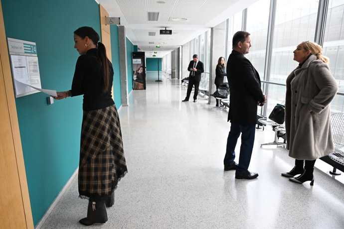 FOTO: Agáta Hanychová se snažila být nenápadná. – stránka 11