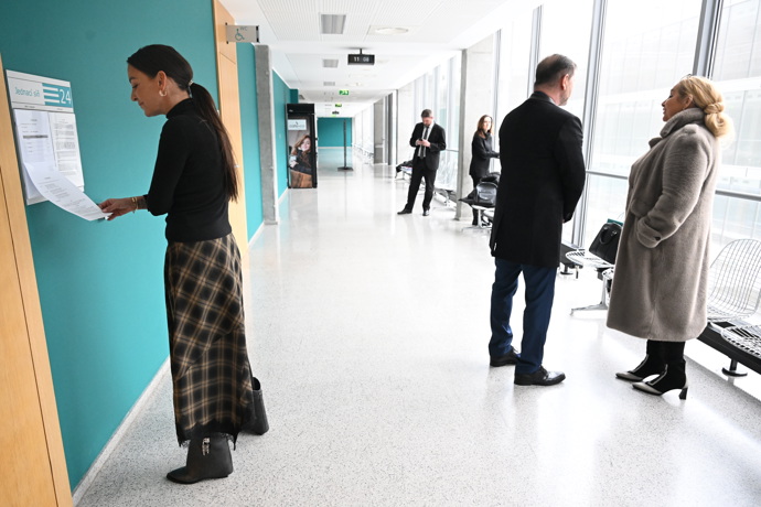 FOTO: Agáta Hanychová u soudu. – stránka 9