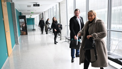 FOTO: Jaromír Soukup s advokátkou míří do soudní síně.