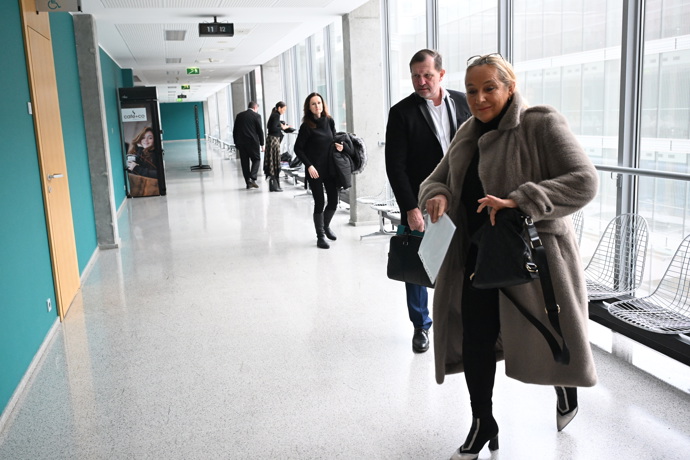 FOTO: Jaromír Soukup s advokátkou míří do soudní síně. – stránka 3