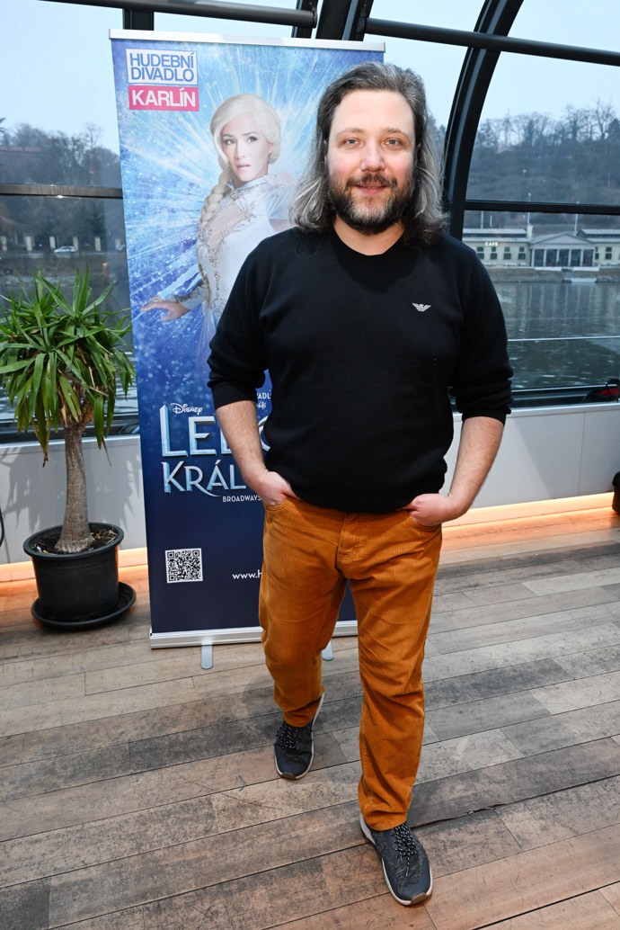 FOTO: Felix Slováček mladší vypadá dobře. – stránka 21