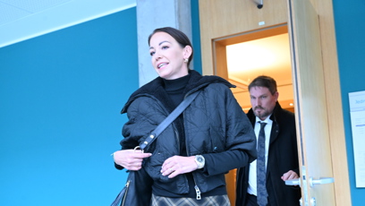 FOTO: Agáta Hanychová odcházela ze soudní síně s úsměvem.