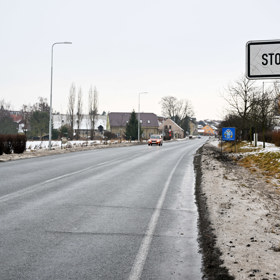Městečko Stochov, kde pobýval vrah Jiří Straka.