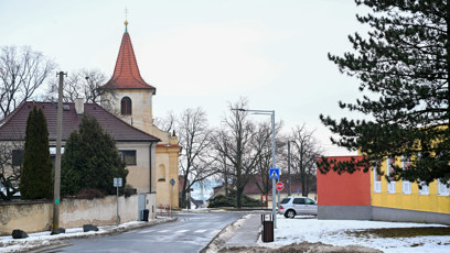 FOTO: Městečko Stochov, kde pobýval vrah Jiří Straka.